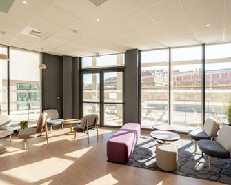 B&B HOTEL Toulon Centre Gare - Toulon - Salónek
