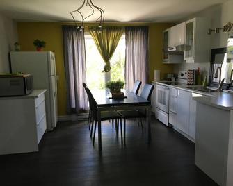 Gîte Zazen - Mont-Laurier - Kitchen