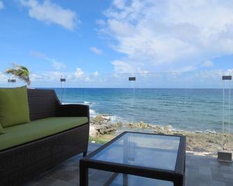 Riviera Maya Luxury Oceanfront Condo - Akumal - Balkon