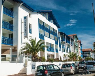 50m de la Plage! Appart avec Kitchenette + Wi-Fi - Hendaye - Building