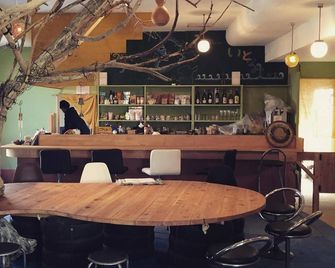 Organic Guesthouse & Cafe Ohana - Hostel - Imabari - Bar