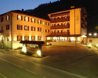 Hotel Carlone - Breguzzo - Gebäude
