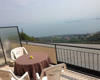 Albergo Ristorante San Michele - Gardone Riviera - Balcón
