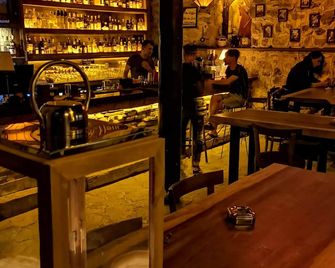 Old House Hostel & Pub - Antalya - Bar