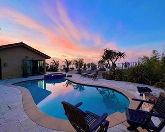 Hill top pool house villa, panoramic observation deck, spa, botanical sanctuary - Fallbrook - Pool