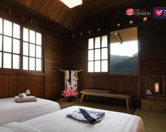 The Onsen Hot Spring Resort - Batu - Bedroom