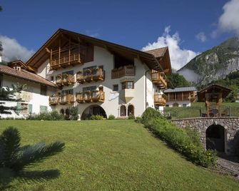 Garnì Lilly - San Lorenzo in Banale - Building