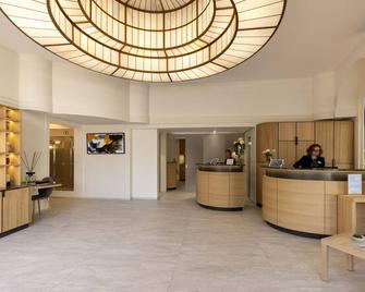Hotel Cristal & Spa - Cannes - Front desk