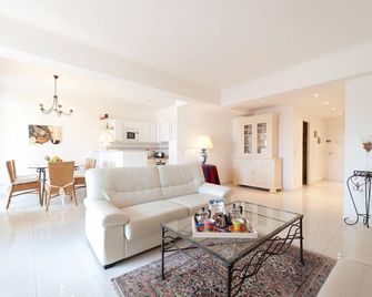 Blanc cel - Cannes - Living room