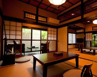 Yufuin Hoteiya - Yufu