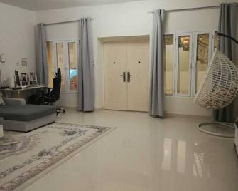 Luxury 2 bed room house in a quiet neighbourhood - Seeb - Living room