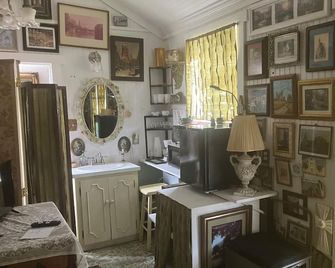 Comfy quaint 1-bedroom cottage with serene pond area in charming Abbeville - Abbeville