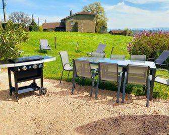 Gîte Lacombrade - Sabadel Latronquiere - Latronquière - Patio