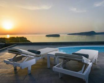 Our Villa Santorini - Akrotiri - Svømmebasseng