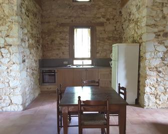Small stone house of the most unusual in the country - Habas - Comedor