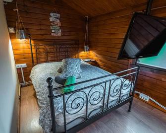 Fuente del Lobo Glamping & Bungalows - Adults Only - Pinos Genil - Habitación