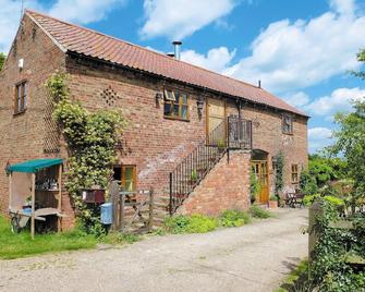 2 bedroom accommodation in Gringley-on-the-Hill - Gainsborough - Building