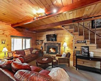 3988 Manzanita Avenue cabin - South Lake Tahoe - Living room