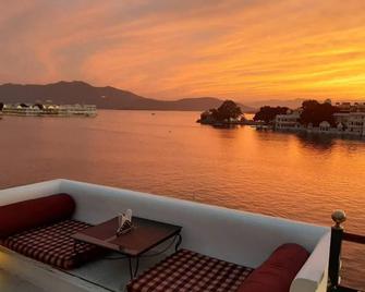 Hotel Devraj Niwas on Lake Pichola - Udaipur - Balcony