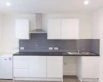 Bridge Road - Room 1b - Southampton - Kitchen
