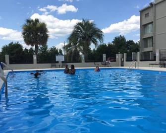 阿朗達旅館 - 阿爾巴尼 - 奧爾巴尼 - 游泳池
