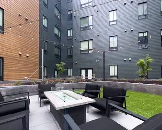 Navy Nights & Scenic Feels - Sleek Studio Stay - Boise