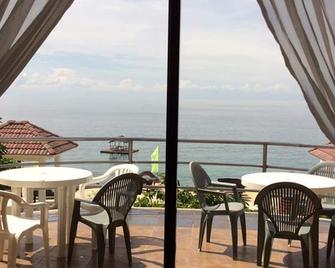Camotes Flying Fish Resort - Poro - Balkon