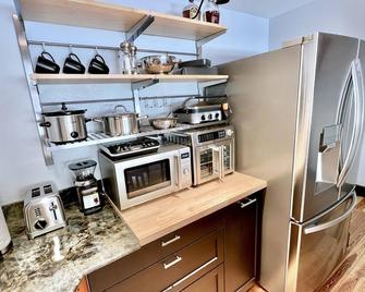 Top Florida's Earnhardt Loft - Fall Special: 30% Off For Stays Until 11/30/20205 - Fort Myers - Cocina