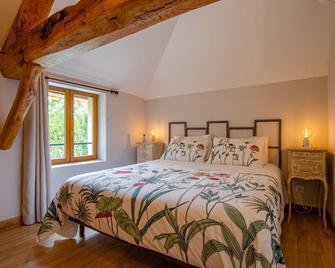 Les volets bleus & les p'tits cailloux - Brévonnes - Habitación