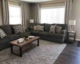 Newly Renovated, 2 King Beds, 2 Baths, Office - Bradley - Sala de estar
