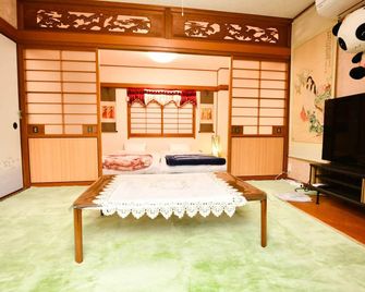 Himerakuen媛楽園 松山市中心部にある家族・グループ旅行の多人数が泊まれる最適な宿 - Matsuyama