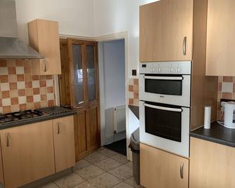 Beautiful house in a perfect location - Lytham St. Annes - Kitchen