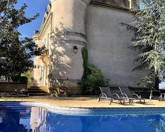 Château Hôtel Edward 1er - Monpazier - Pool