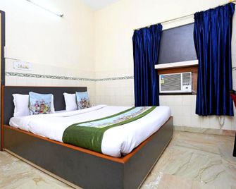 Hotel Blue Moon Near Railway Station - 布巴內斯瓦爾 - 臥室
