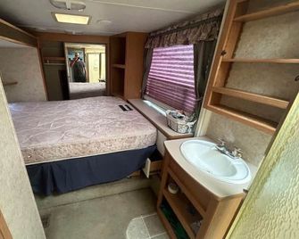 All Season Getaway ! Luxury Trailer Home Rentals .. - Port Loring