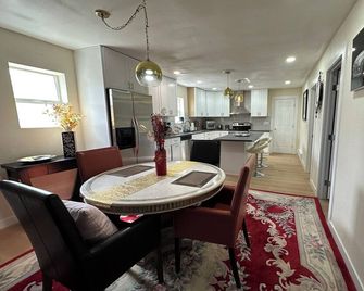 5 Star Cozy modern house all amenities Sleep 6 - Ely