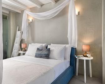 Mythical Blue Luxury Suites - Thera - Bedroom