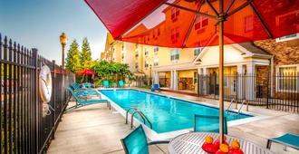 TownePlace Suites by Marriott Baltimore BWI Airport - Λίθικουμ - Πισίνα