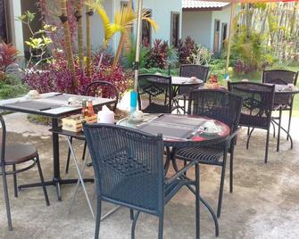 Phuket Sirinapha Resort - Sakhu - Patio