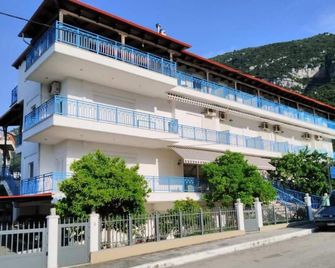 Hotel Dellis - Kamena Vourla - Gebouw