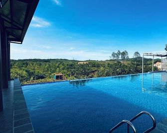 La Vela Legacy Resort - Huong Thuy - Pool