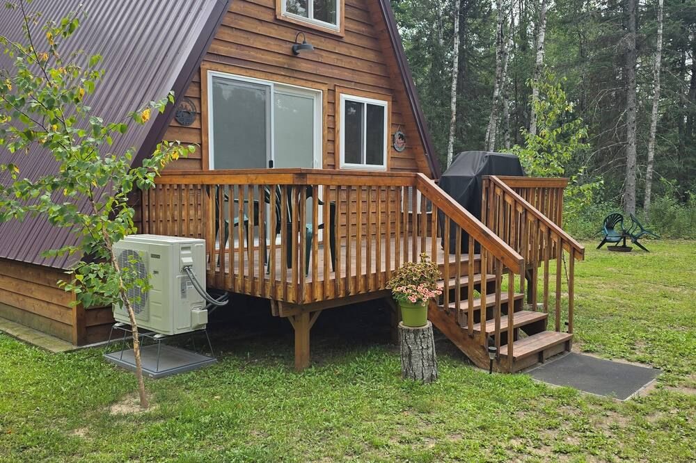 We are 22 mi from Warroad, 26 mi from Roseau, 2.3 mi from Hayes Lake State Park - Roseau