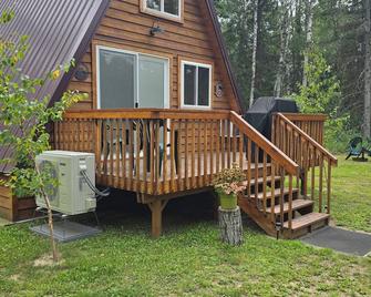 Beltrami Bungalow-Fun Up North 22 miles from Warroad MN 26 miles from Roseau MN. - Roseau