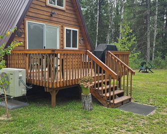 We are 22 mi from Warroad, 26 mi from Roseau, 2.3 mi from Hayes Lake State Park - Roseau
