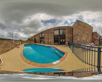 Clarion Pointe Lake Jackson - Clute - Lake Jackson - Bazén