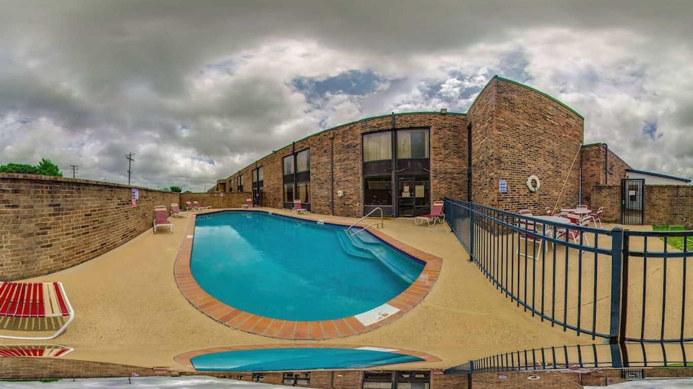 Clarion Pointe Lake Jackson - Clute