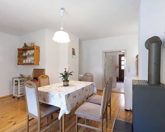 Unser Ferienhaus Sonnenhof Reudnitz - Friedland - Comedor