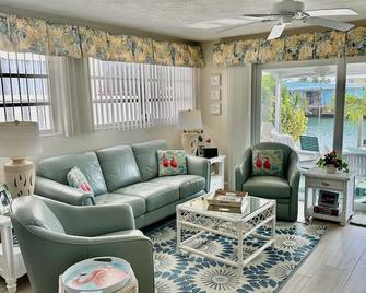 Fran's Place on the Water - Key Colony Beach - Living room