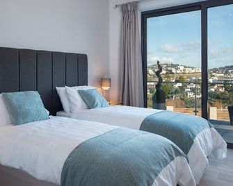 Luxury Apartment - Sleeps 4 - Spectacular Views with Private Pool and Hot Tub - טורקי - חדר שינה