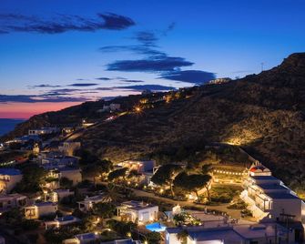 Rhenia Mykonos Hotel & Bungalows - Tourlos - Vista del exterior
